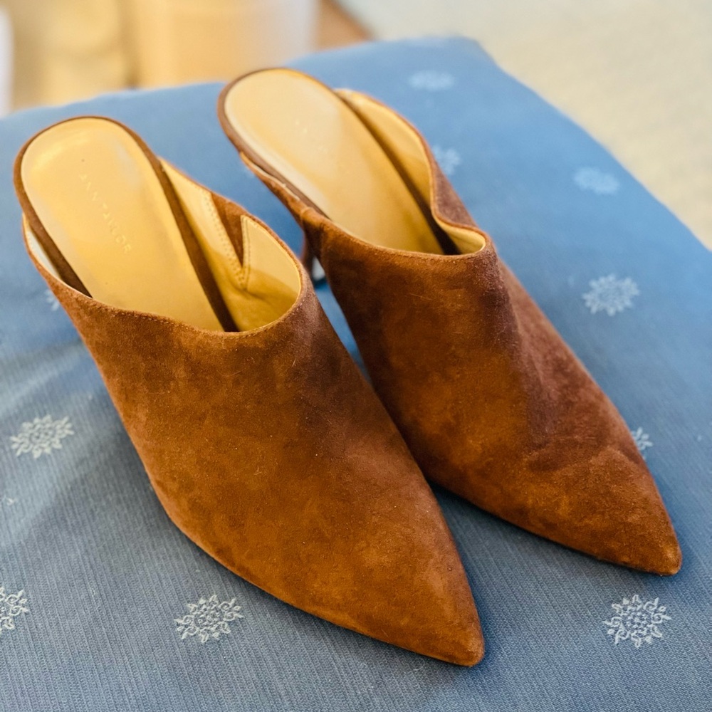 Ann Taylor Mules Brown Suede in EUC Size 9M